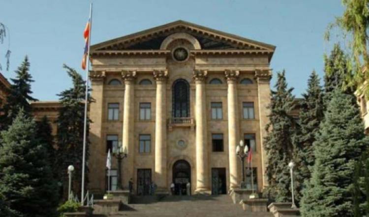 Արտահերթին սպասելիս. «Հրապարակ»