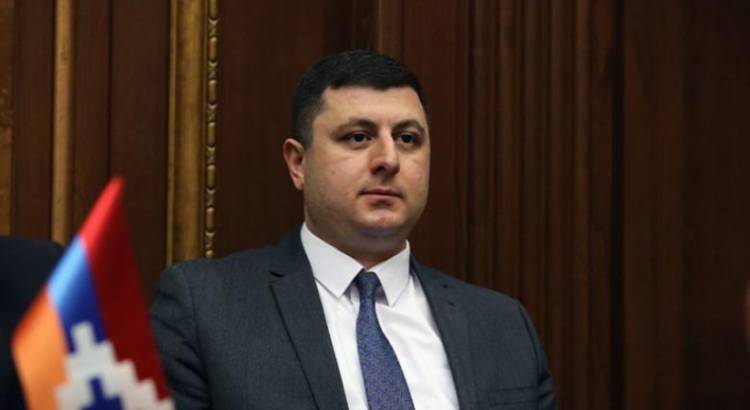 Ինչևէ, 2 տարի առաջ Արցախում սովի, անարդարության և գոյության կռիվ տվող Արցախցին այլևս իր բնօրրանում չէ
