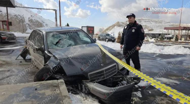 «Mercedes»-ը մխրճվել է լցակայանի տարածք, հայրն ու որդիները տեղափոխվել են հիվանդանոց. Shamshyan