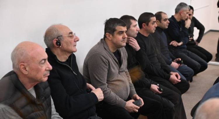 «Սա վերջին ու վճռական դատն է, հավատում եմ` ամուսինս Բաքվից տուն կվերադառնա»..․ Դավիթ Բաբայանը խցում մենակ չէ