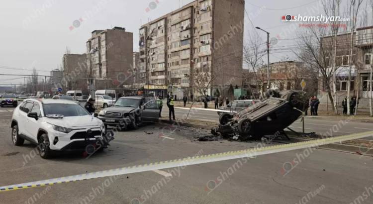 Բախվել են 2 «Toyota» և «Hyundai»-ն, վերջինը գլխիվայր հայտնվել է կանաչ գազոնում, վիրավnրներ կան․ Shamshyan