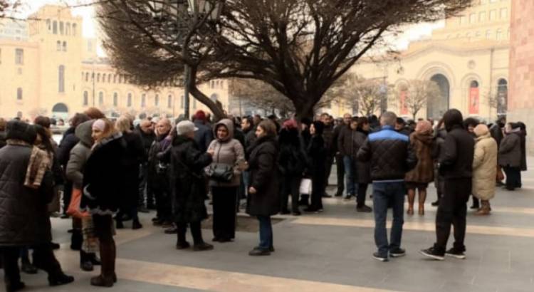 Քաղաքականացված... գրպանը՝ առաջին պլանում. «Փաստ»