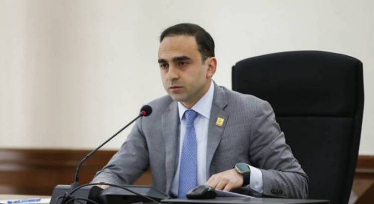 Ինտրիգներ եւ նոր թեկնածու. «Հրապարակ»