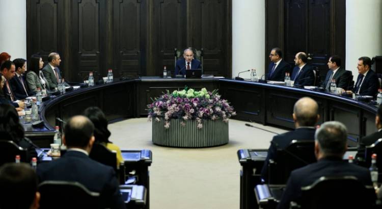 Կառավարության գլխավոր քաղաքականությունը. «Փաստ»