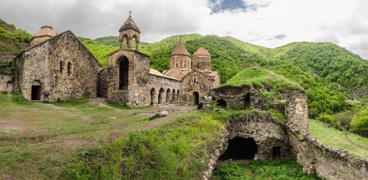 Ադրբեջանը Դադիվանքը համարում է ուդիական հոգևոր կառույց, սակայն իրականությունն այլ է
