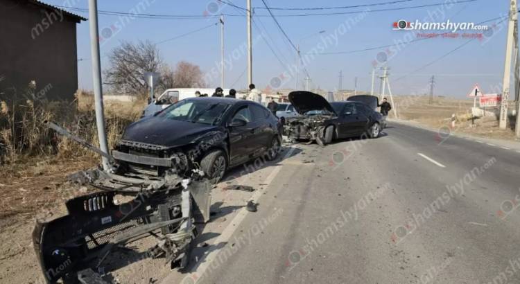 Բախվել են «BMW»-ն ու «Hyundai Elantra»-ն, վերջինն էլ բախվել է երկաթե էլեկտրասյանը. Shamshyan