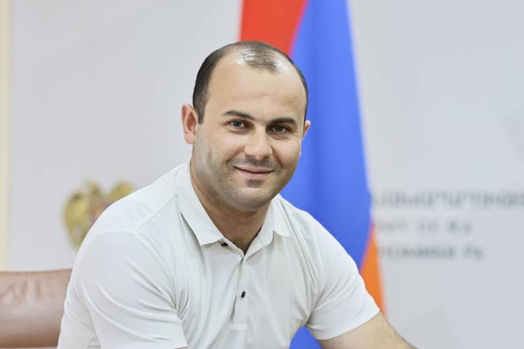 Հովիկ Աղազարյանի որդին դուրս է եկել «Քաղաքացիական պայմանագիր» կուսակցությունից