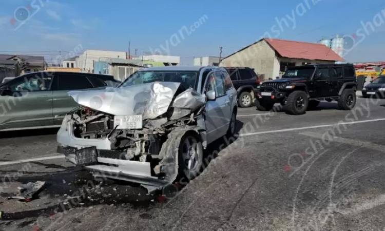 Երևանում ավտովթար է տեղի ունեցել․ 4 վիրավորներից մեկը անչափահաս է