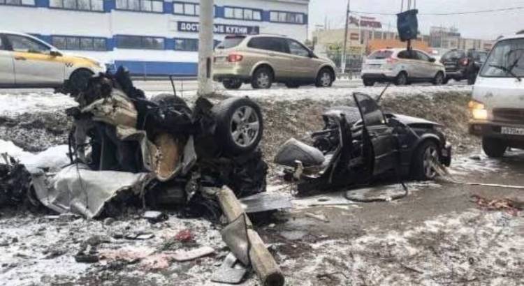 Արագընթաց BMW-ն մասնատվել է, 21-ամյա վարորդը տեղում մահացել է, ընկերը՝ հրաշքով փրկվել․ ՌԴ