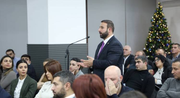 ՔՊ-ականները օրենքով գողերին են քննարկել. «Հրապարակ»