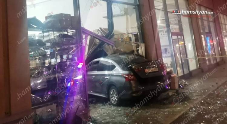 Երևանում բախվել են «Lada» և «Nissan», որն էլ հետո մխրճվել է խանութի մեջ, վիրավnրներ կան․ Shamshyan