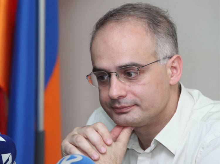 Սա անգամ չի կարողանում երկու սուտ հորինի, որ իրար չհակասեն․ Լևոն Զուրաբյան