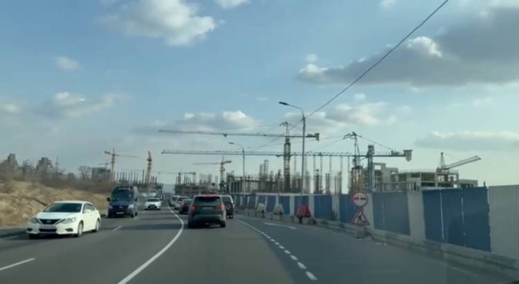 Ծիծեռնակաբերդի խճուղու փլուզված հատվածը երեք տարի է՝ չի վերականգնվում․ ո՞վ է պատասխանատու