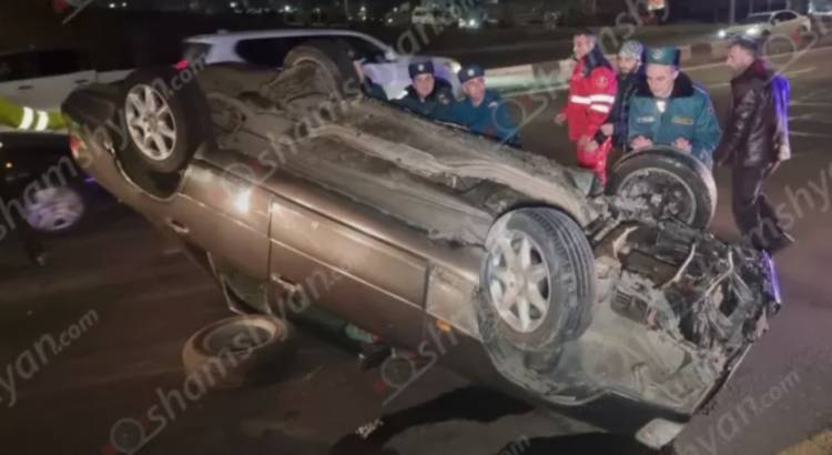 Վկայական չունենած 21-ամյա վարորդը «Mercedes»-ով բախվել է արգելապատնեշին ու կողաշրջվել․ Shamshyan