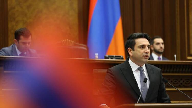 Ալեն Սիմոնյանը լայն կազմով մեկնել է Հռոմ, Հակոբ Արշակյանին էլ նշանակել ժամանակավոր տեղապահ