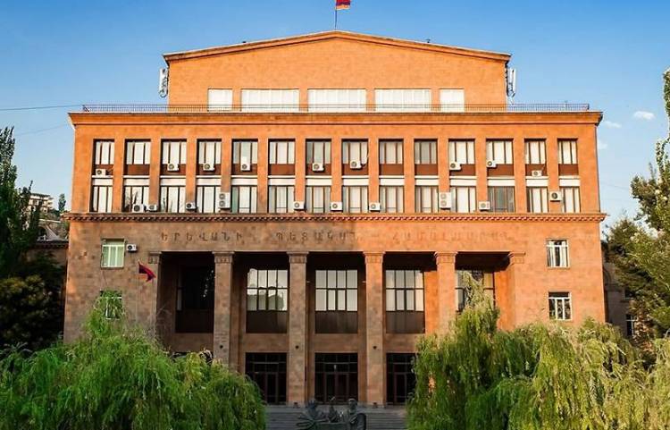 ԵՊՀ-ն էշի ականջում քնած