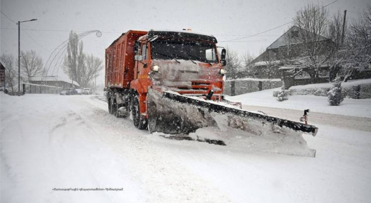 Ձյուն է տեղում, բուք է․ ինչ վիճակ է ճանապարհներին