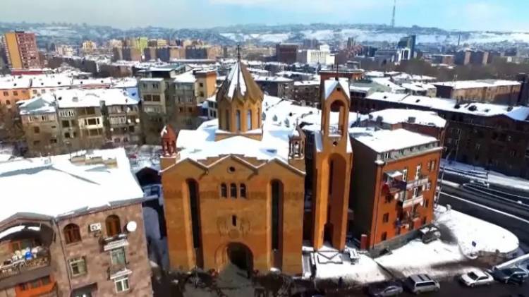 «Սուրբ Սարգիս» եկեղեցում գողացել են 19-ամյա աղջկա պայուսակը, որում եղել են գումար, ոսկյա վզնոց, արծաթյա զարդեր և քարտեր