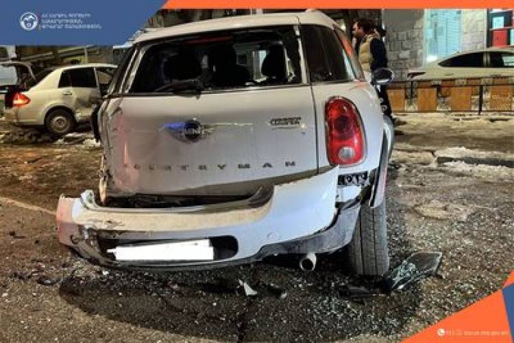 «Nissan»-ը բախվել է կայանած «MINI Cooper»-ին․ կան հոսպիտալացվածներ