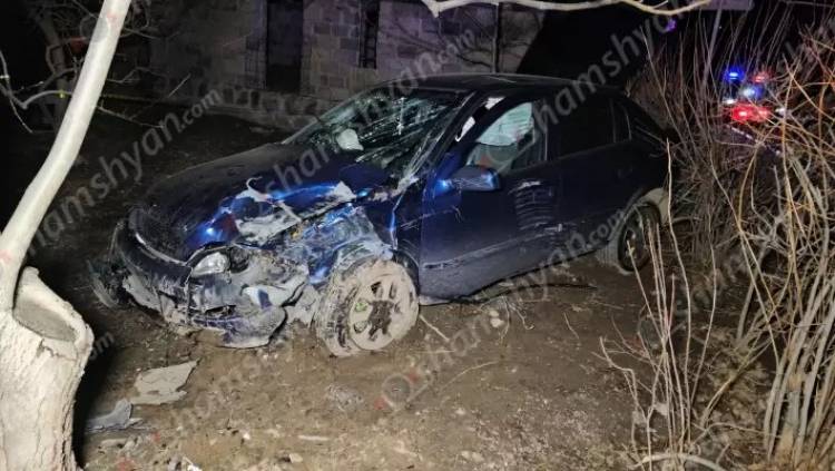 Ողբերգական վթար՝ Կոտայքում. «Opel»-ի վարորդը, լինելով ոչ սթափ, բախվել է ծառին. մայրը տեղում մահացել է, կա վիրավոր