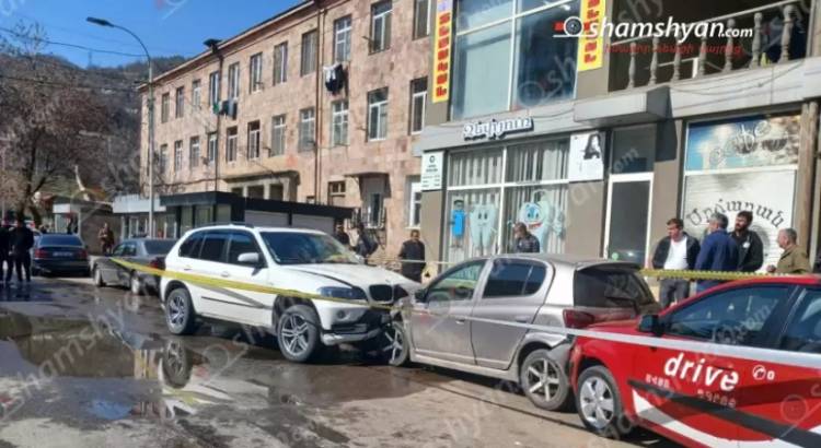 Կապանում բախվել են «BMW X5», «Touareg», «Mercedes», «Kia», «Chevrolet», «Toyota», վիրավnր կա․ Shamshyan
