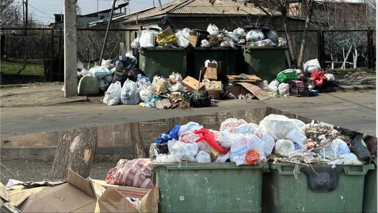 Օրվա կադր. աղբակույտերն ու Էրեբունի վարչական շրջանի անմխիթար վիճակը (լուսանկարներ)
