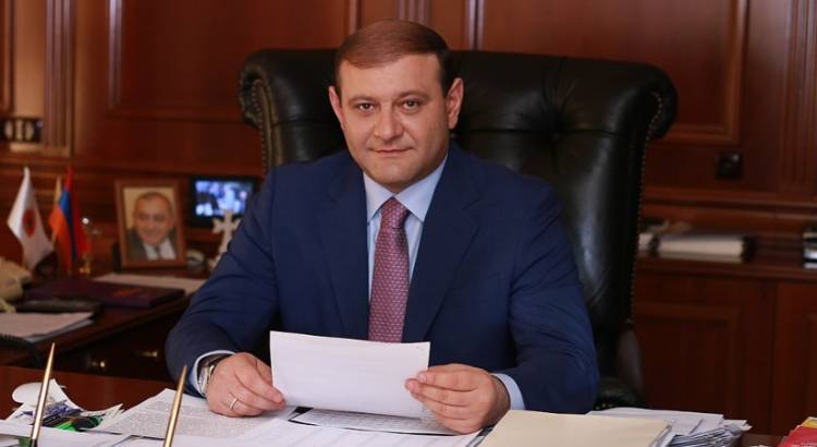 Ոչ միայն էժան ու քաղաքական, այլև՝ անբարոյական․ Տարոն Մարգարյանի հարցը ԱԺ են բերել հենց հոր մաhվան օրը