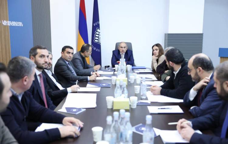 Իշխանության հասցեին հայհոյանքները օգուտ չեն տա, գործողություններ են պետք