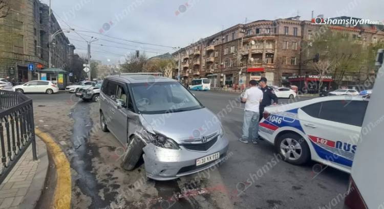 Երիտասարդական մետրոյի մոտ բախվել են «Honda Elysion» և «Honda CR-V», վիրավnր կա․ Shamshyan