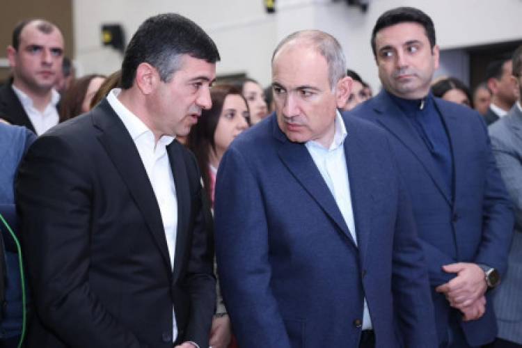 Գյումրիում Փաշինյանն ապացուցեց, որ իրեն խորթ են որդիական զգացմունքները, ծնողական սերը, ընտանիք հասկացությունը