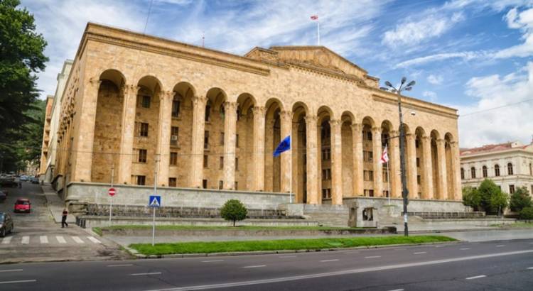 Վրաստանի խորհրդարանը վերջին ընթերցմամբ ընդունել է ամերիկյանին նմանվող, օտարերկրյա գործակալների մասին օրենք