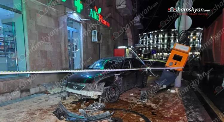 Արտակարգ դեպք, «Lexus»-ը կոտրել է ցուցանակները, «Իդրամ»-ի տերմինալն ու հայտնվել մայթին. Shamshyan