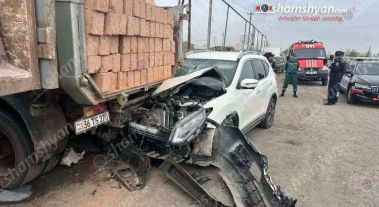 Խոշոր վթար, 37-ամյա վարորդը «Nissan»-ով բախվել է տուֆով բարձված «ԶԻԼ»-ի, վիրավnր կա․ Shamshyan
