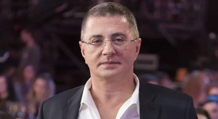 Հայտնի բժիշկ Մյասնիկովը խոստովանել է, որ ամեն օր ալկոհոլ է խմում