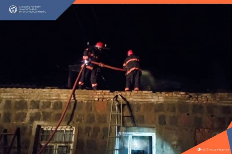 Քարկոփ գյուղի սկզբնամասում այրվել է տան տանիք