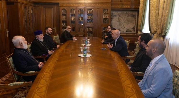 Հայ Կաթողիկոսն ընդունել է բրազիլական ԶԼՄ-երի ներկայացուցիչներին