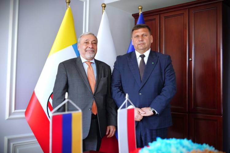 Լեհաստանում ՀՀ դեսպանը առևտրատնտեսական, մշակութային-հումանիտար համատեղ նախագծերի հարցեր է քննարկել