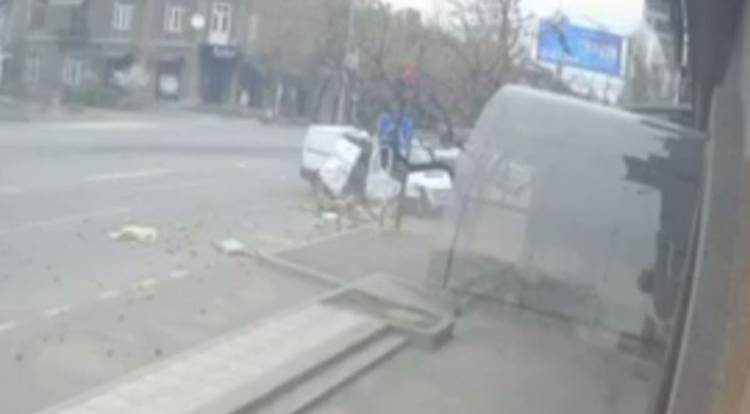 1 զոհ․ 4 վիրավոր․ Տեսախցիկը ֆիքսել է Գյումրիում երեկ տեղի ունեցած ողբերգական ավտովթարը (տեսանյութ)