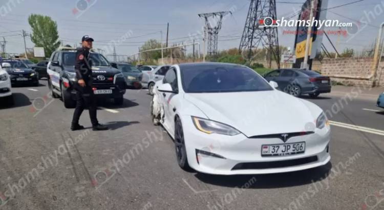 Վթար՝ Կոտայքի մարզում, Աբովյանում բախվել են «Tesla» և «Hyundai»․ Shamshyan