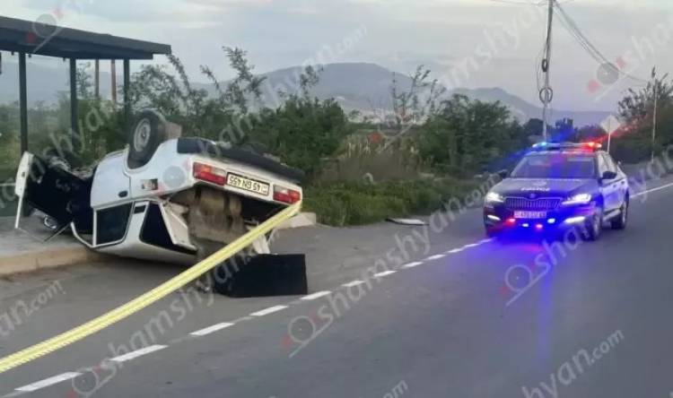 Ավտովթար՝ Գինեվետ գյուղում․ բախվել են «BMW»-ն ու «ՎԱԶ 2107»-ը, վերջինը գլխիվայր շրջվել է․ կա վիրավոր
