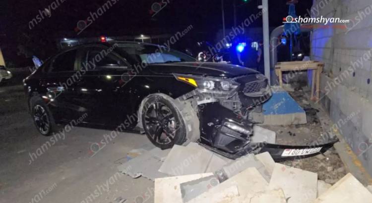 Վթար՝ Երևանում, Ավանում բախվել են «Nissan» ու «Kia», վերջինն էլ հայտնվել է մայթին․ Shamshyan