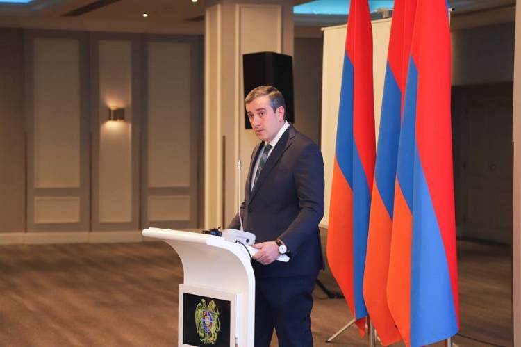 Արթուր Աթաբեկյանը իրեն եւ ԲԴԽ շենքը շրջապատել է ախրանայով․ «Հրապարակ»