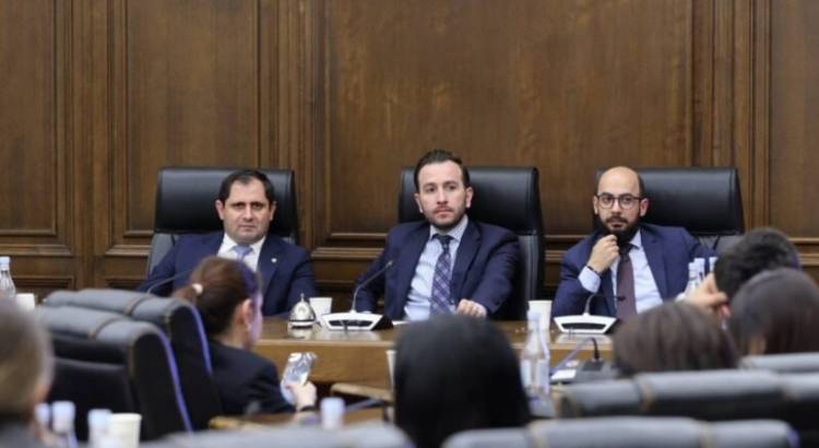 «Քաղաքացիական պայմանագիր» խմբակցությունը հանդիպել է Սուրեն Պապիկյանի հետ